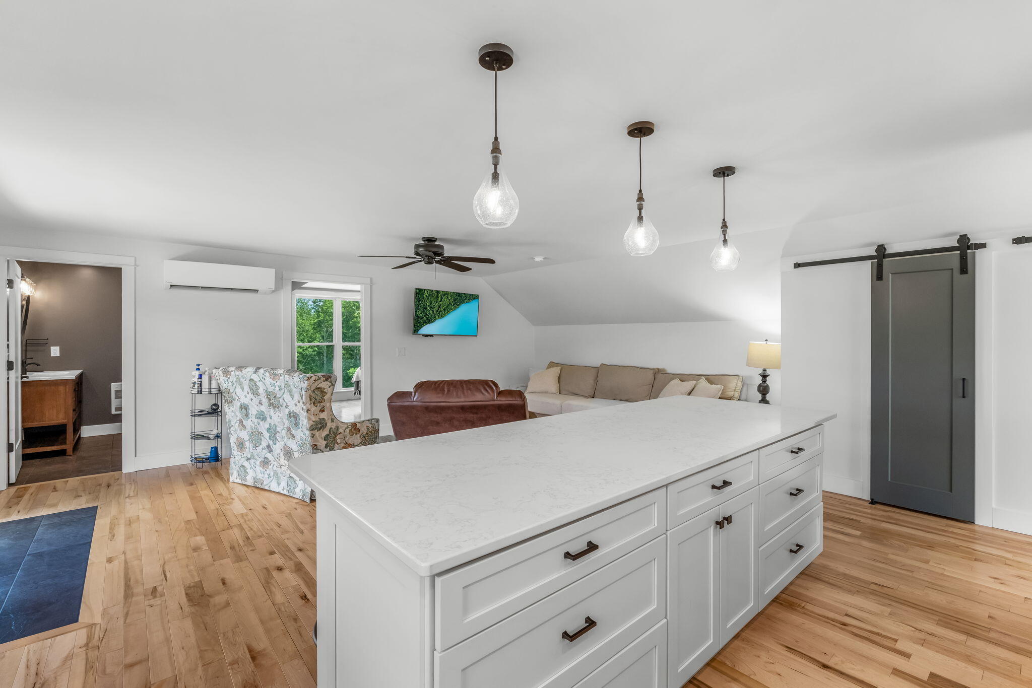 100 Easy Street Property Photo 15