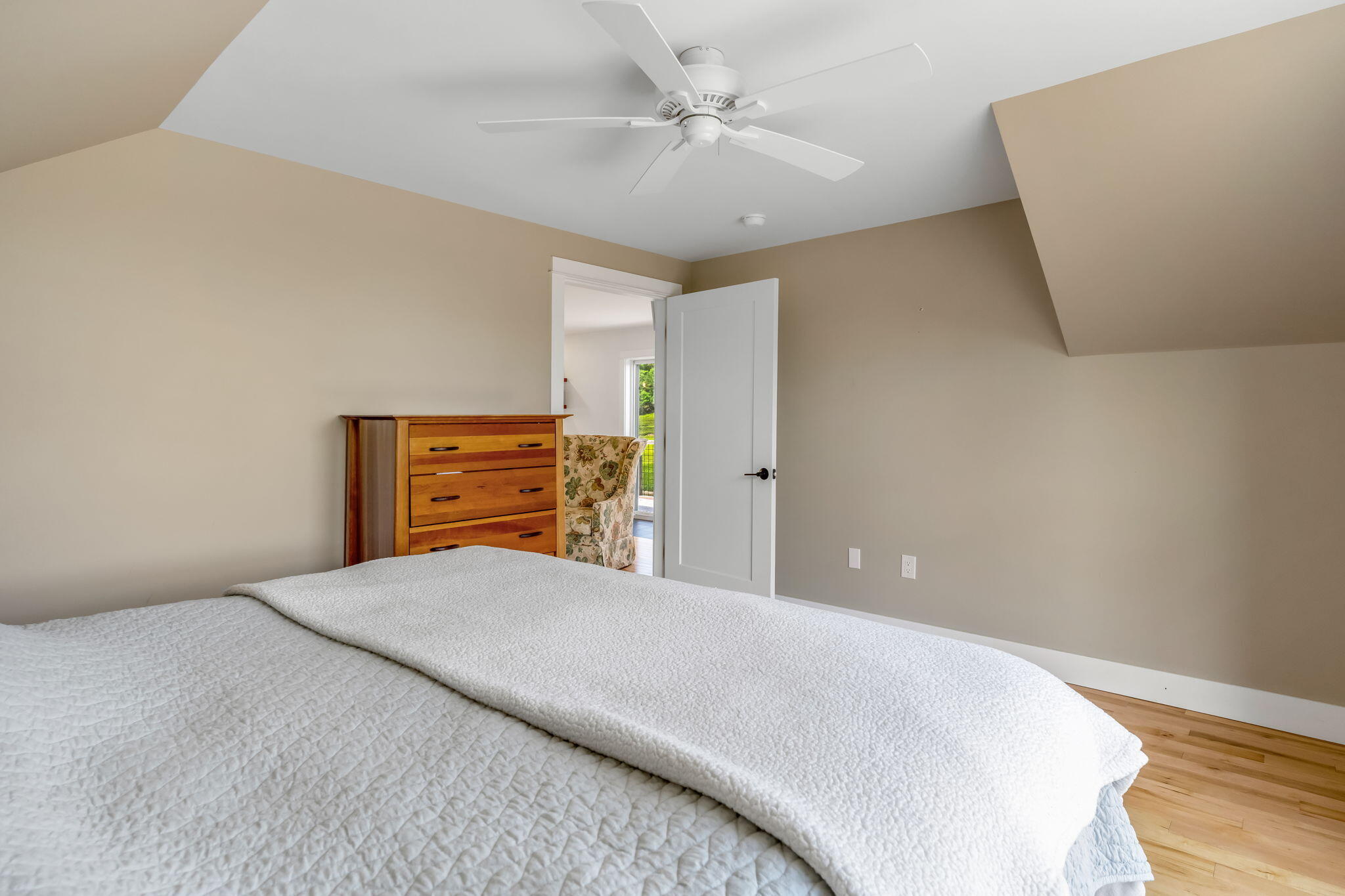 100 Easy Street Property Photo 18