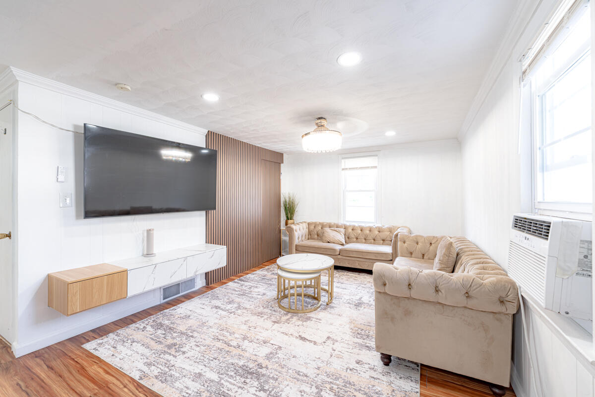 25 Green Street Property Photo 16