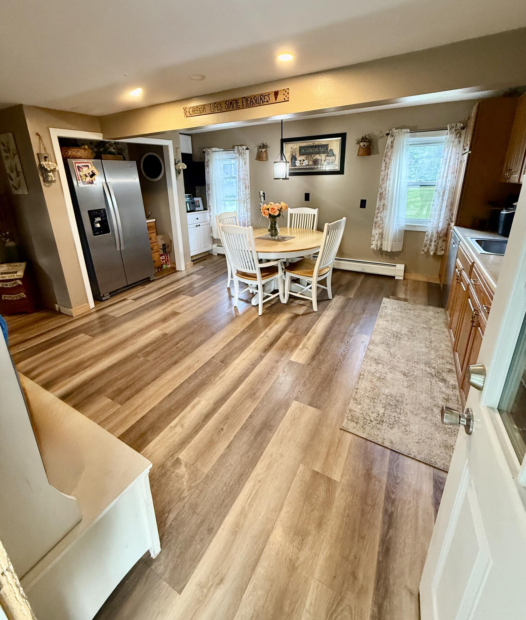 1211 N Main Street Property Photo 6