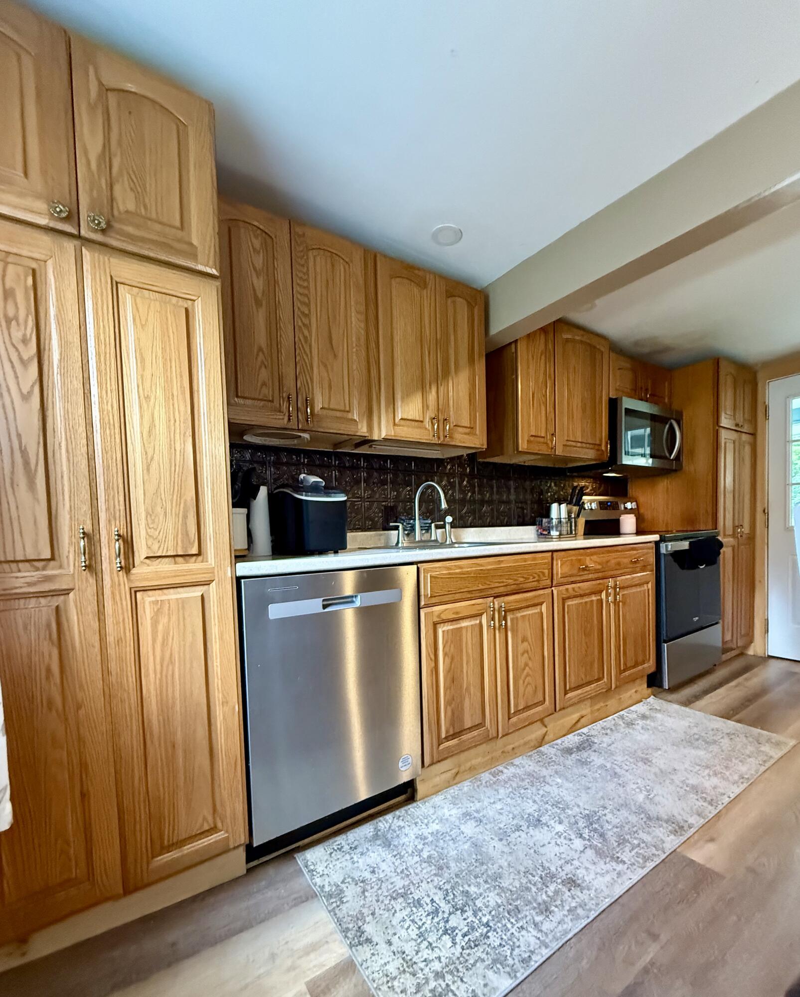 1211 N Main Street Property Photo 9