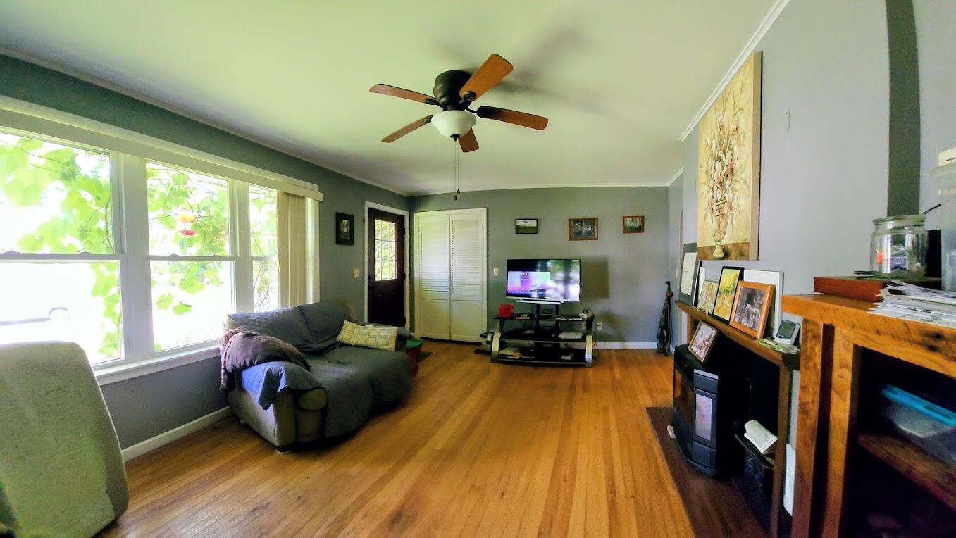 14 New York Street Property Photo 6