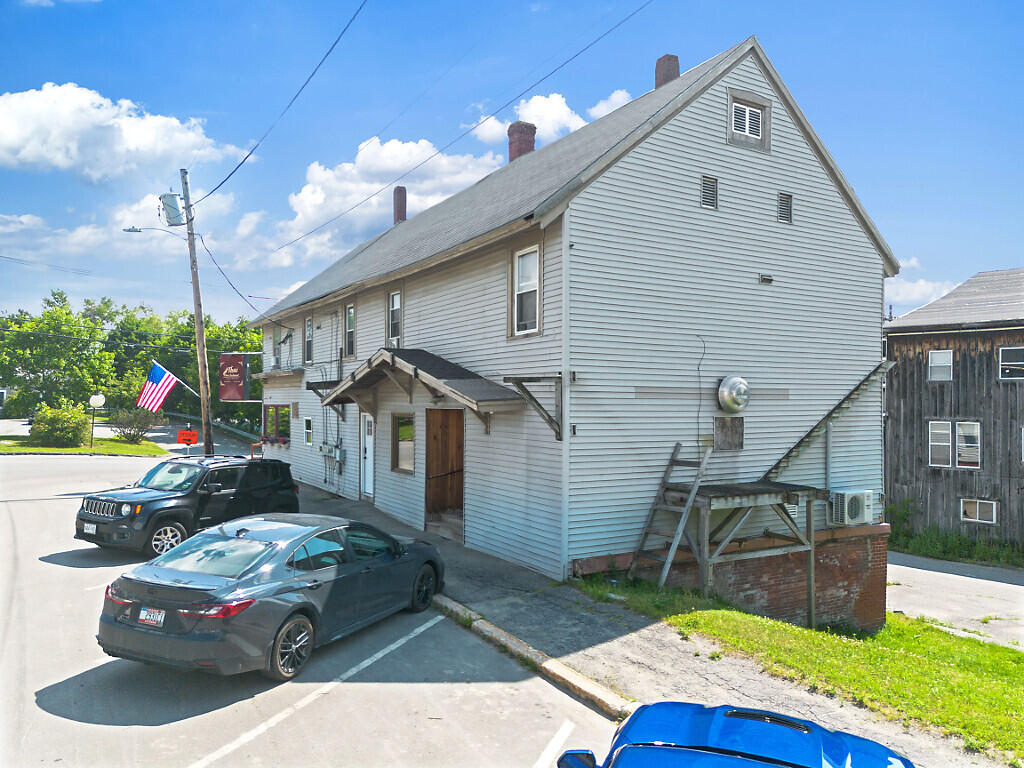 8 Commercial Street Property Photo 3