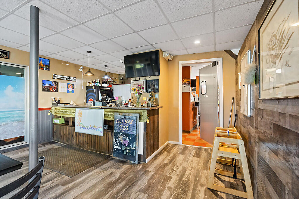 8 Commercial Street Property Photo 6