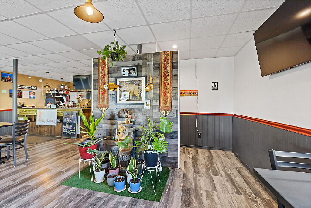 8 Commercial Street Property Photo 11