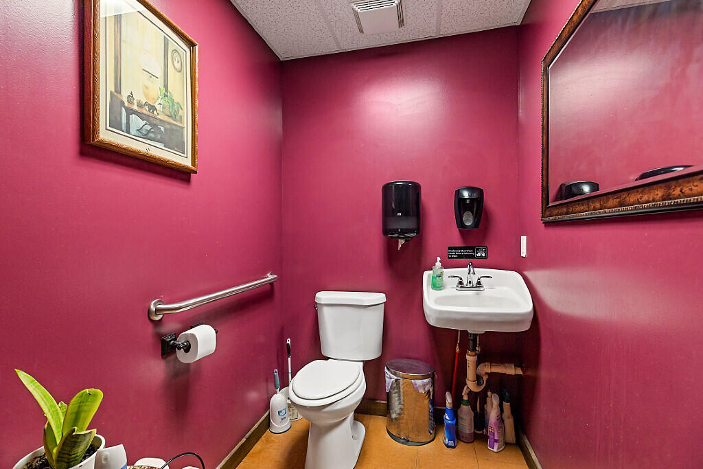 8 Commercial Street Property Photo 13