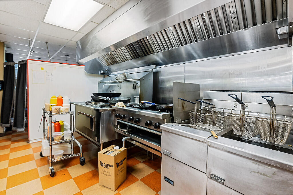 8 Commercial Street Property Photo 17