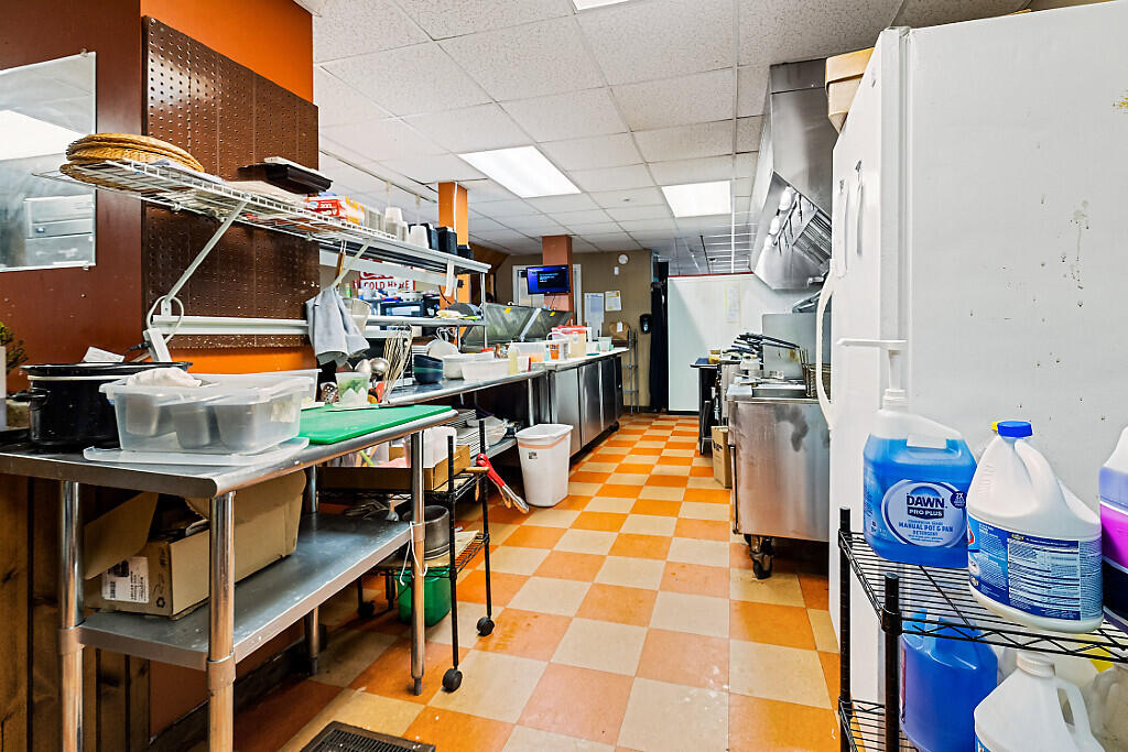 8 Commercial Street Property Photo 18