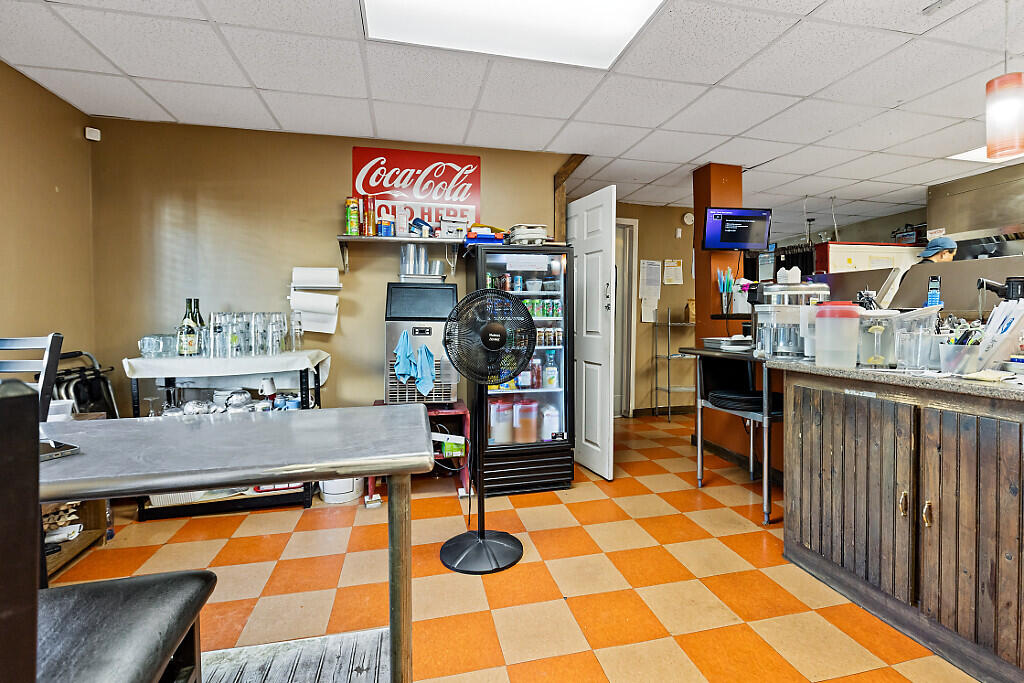 8 Commercial Street Property Photo 21