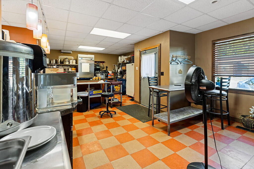 8 Commercial Street Property Photo 22