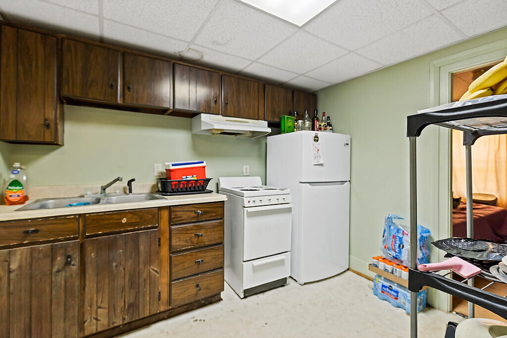 8 Commercial Street Property Photo 27