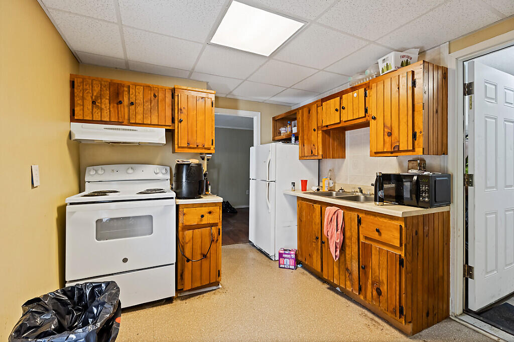 8 Commercial Street Property Photo 35