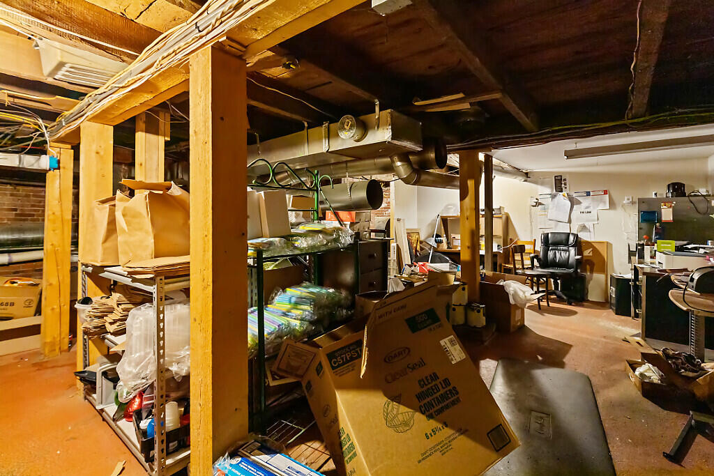 8 Commercial Street Property Photo 38