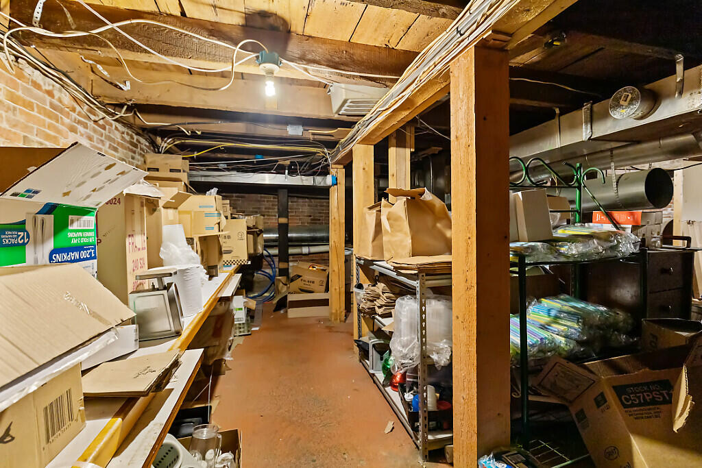 8 Commercial Street Property Photo 39