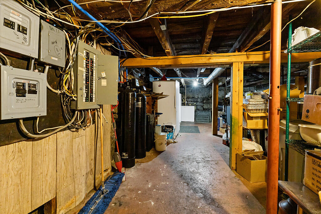 8 Commercial Street Property Photo 43