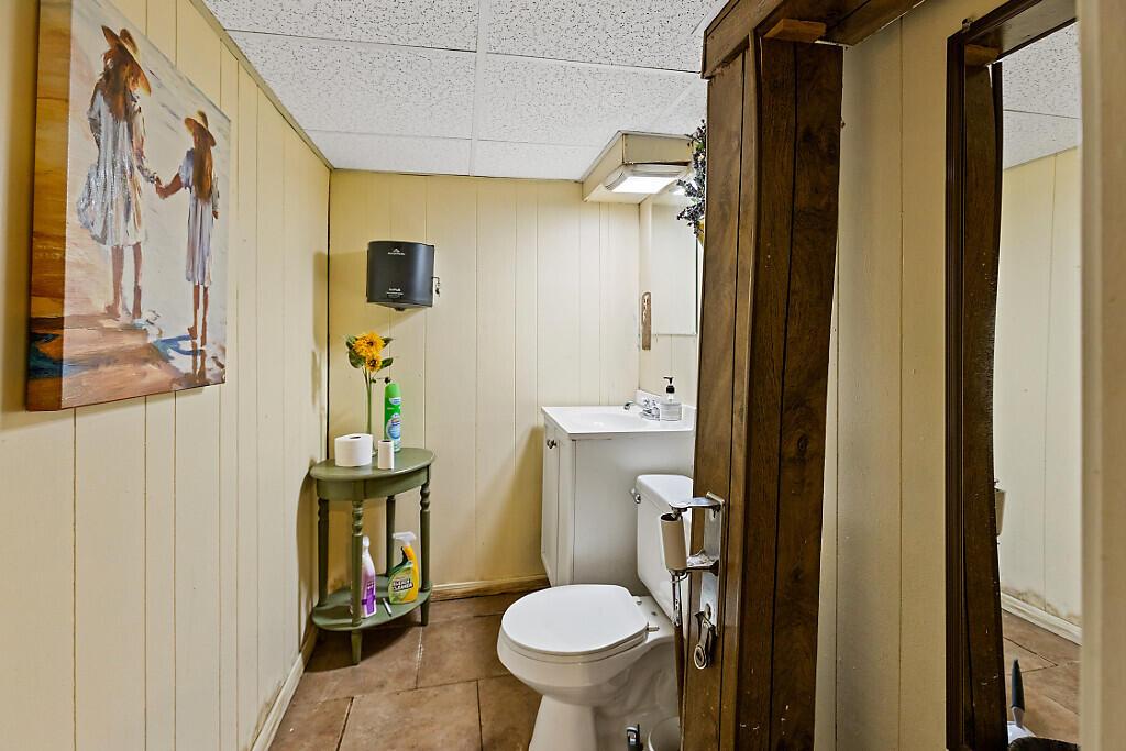 8 Commercial Street Property Photo 44