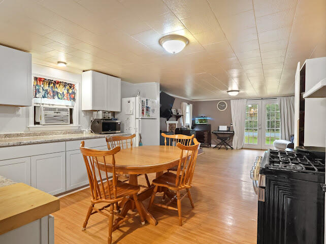 112 Dow Road Property Photo 10