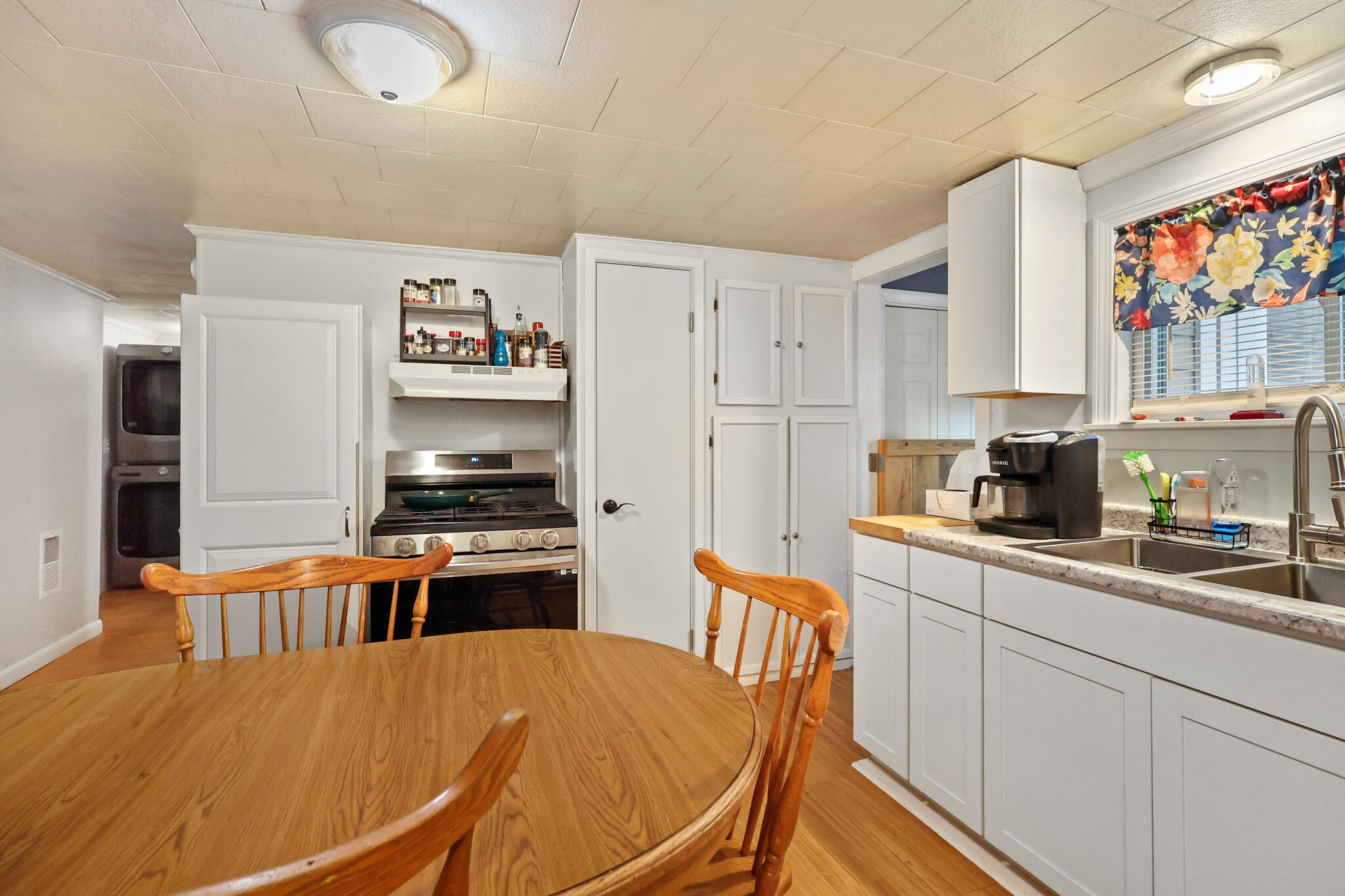 112 Dow Road Property Photo 11