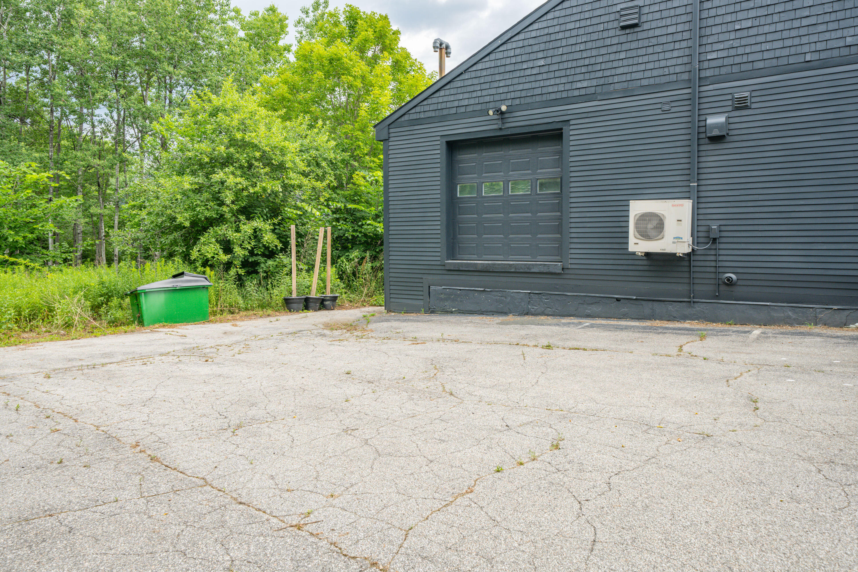 279 S Main Street Property Photo 8