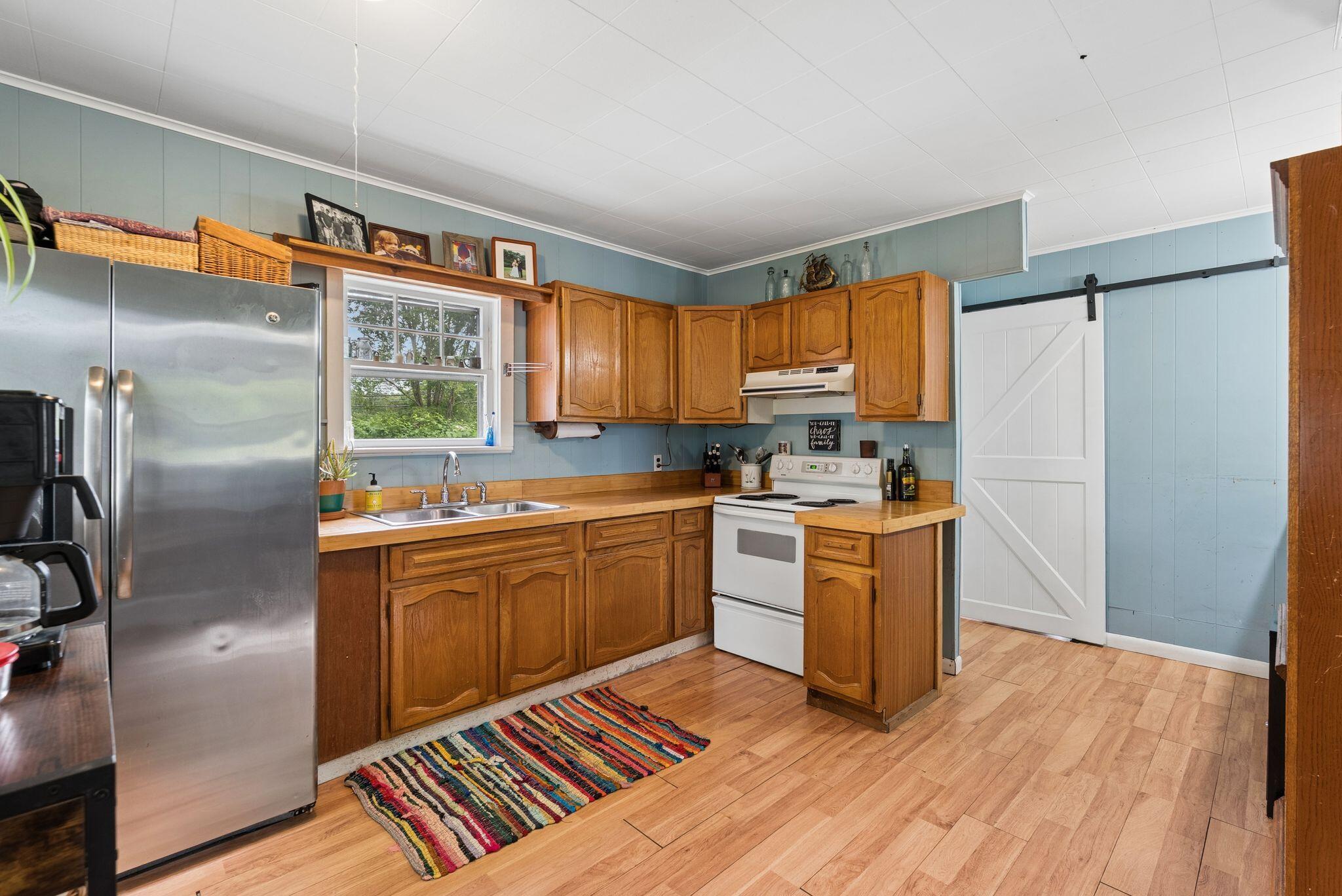 29 State Road Property Photo 14