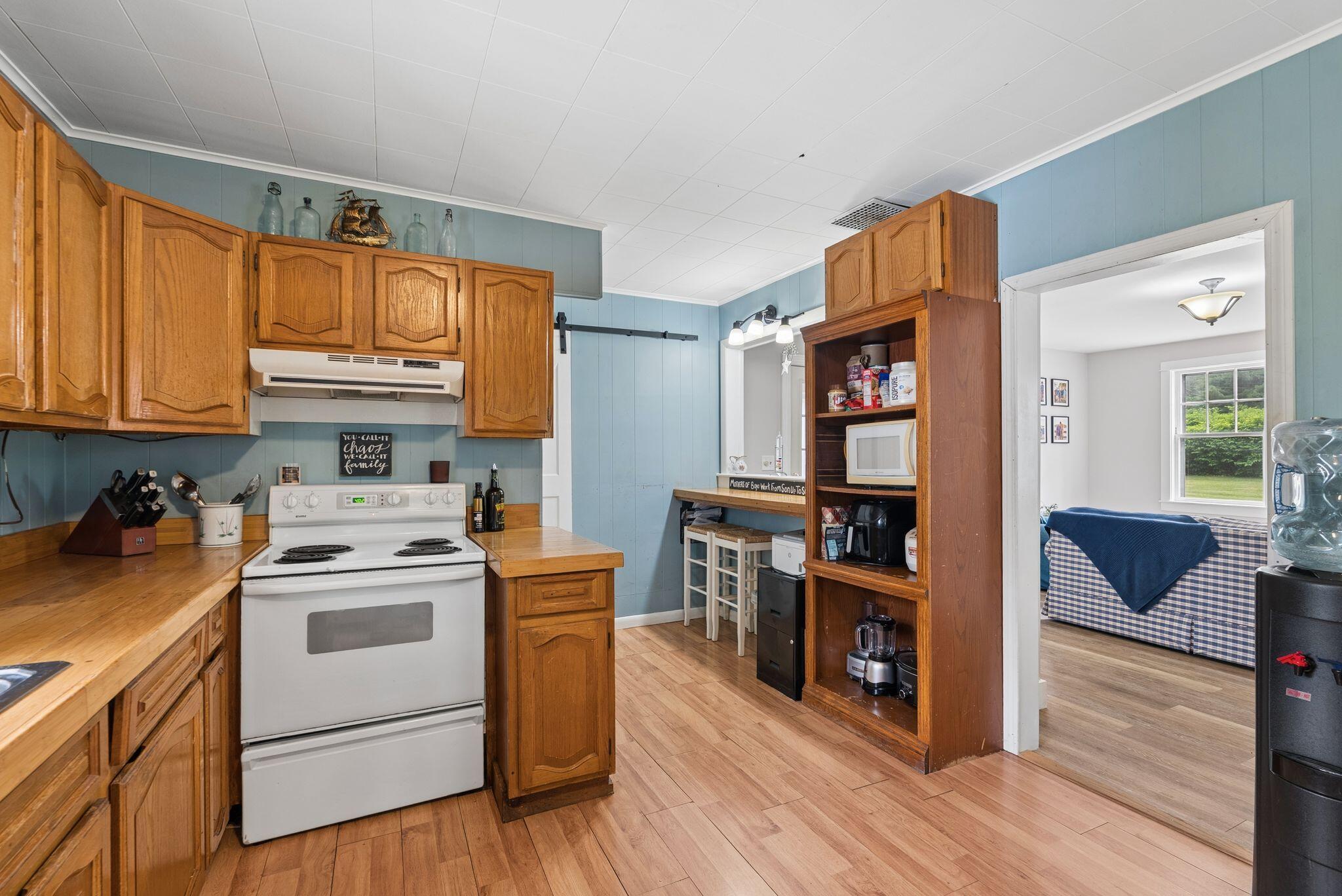 29 State Road Property Photo 16