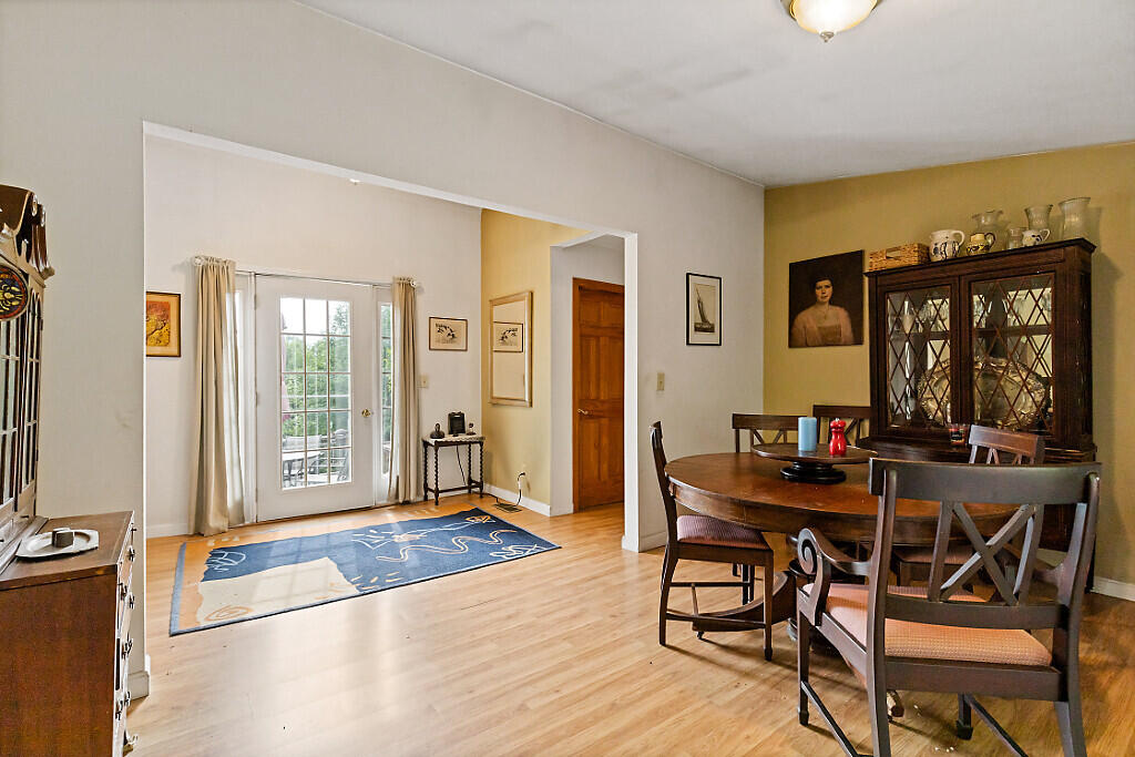 139 Riverside Road Property Photo 5