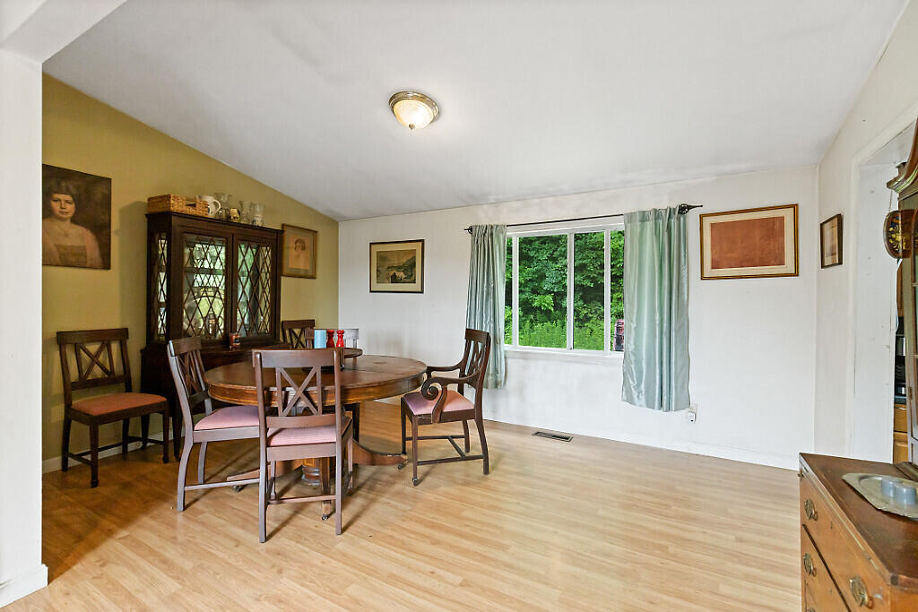 139 Riverside Road Property Photo 7