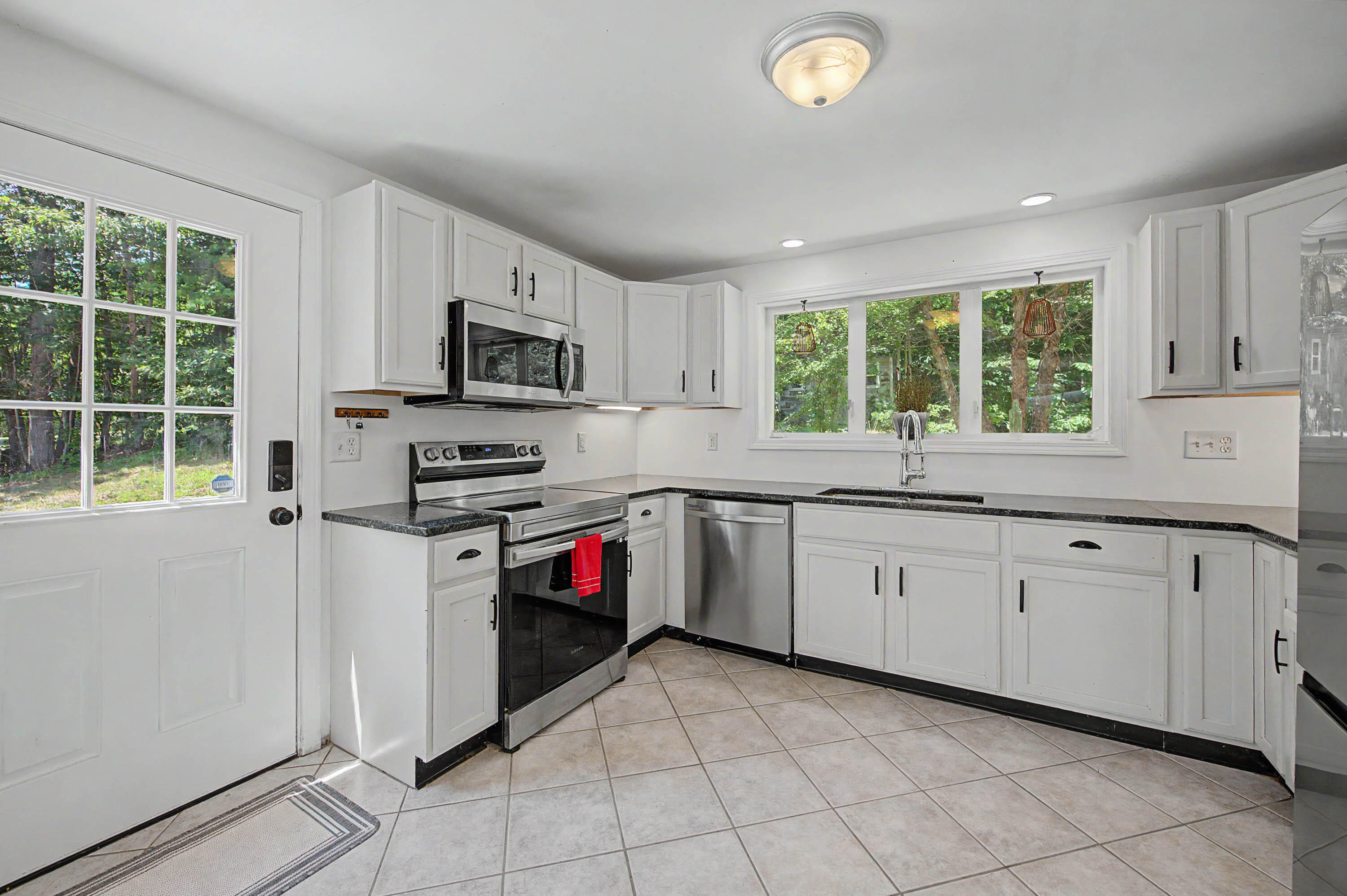 9 Monroe Drive Property Photo 6