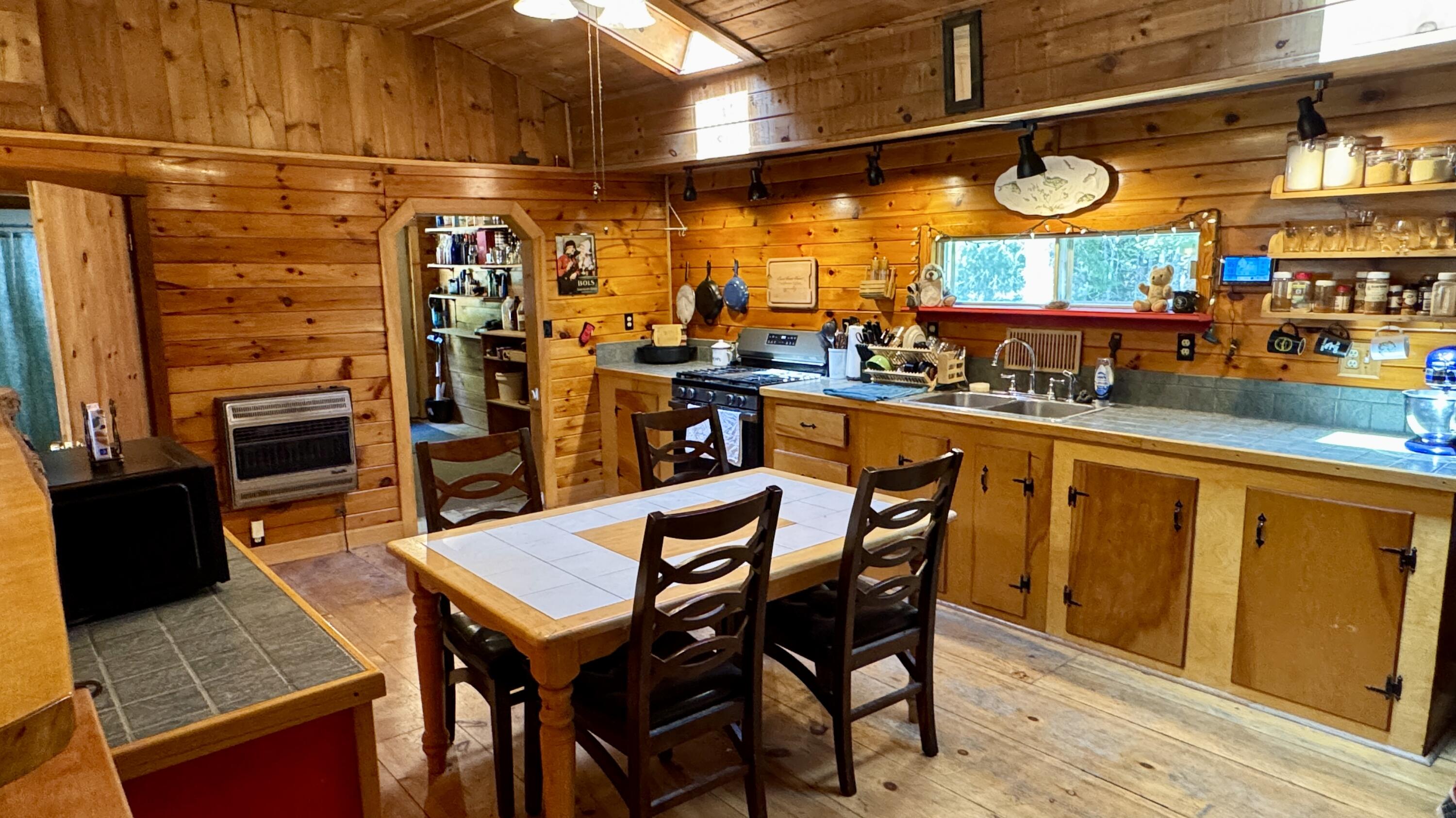 539 King Street Property Photo 18