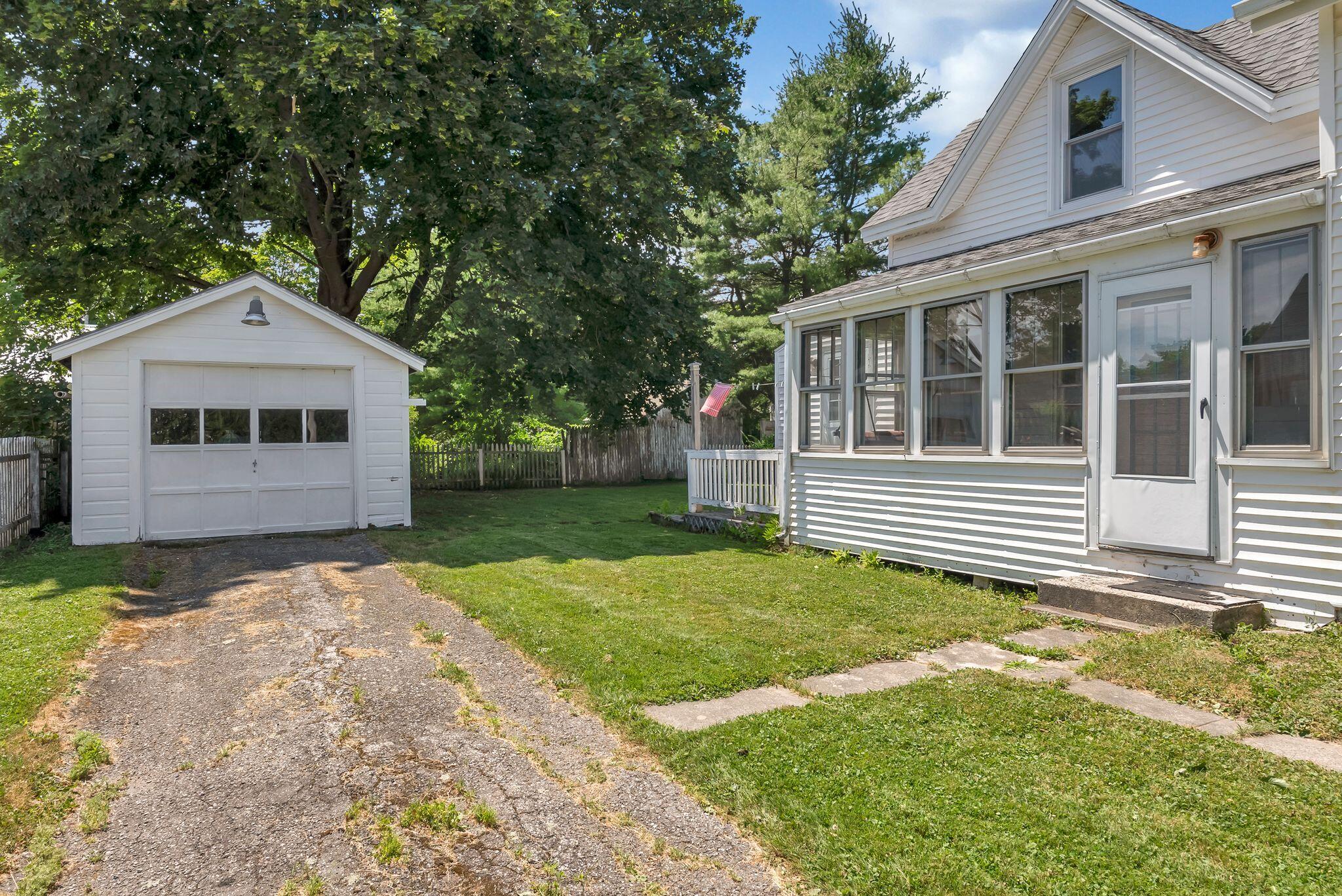 60 Willow Street Property Photo 4