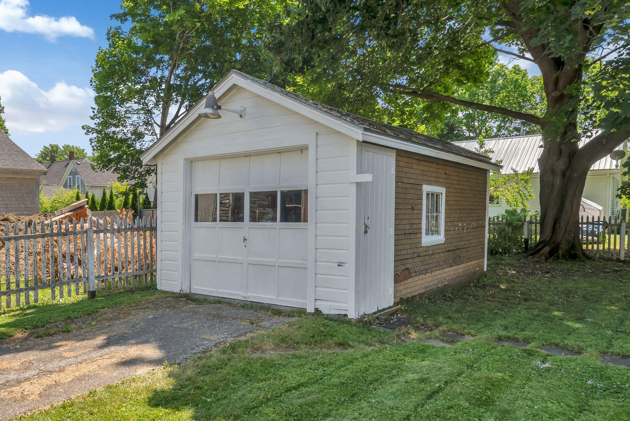60 Willow Street Property Photo 5