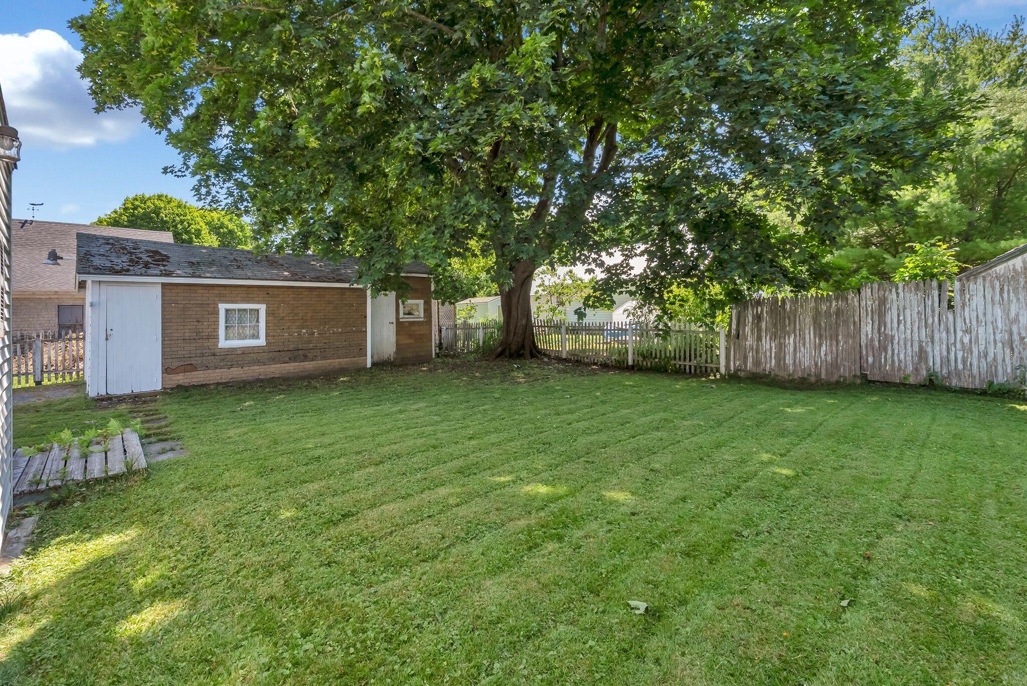 60 Willow Street Property Photo 12