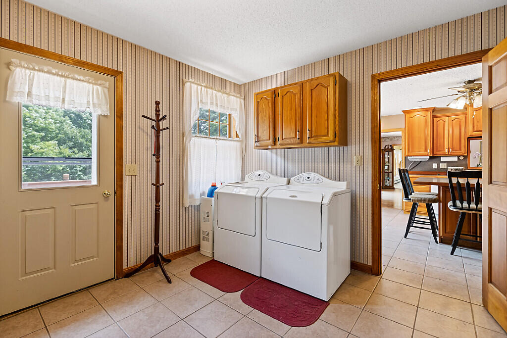 26 S Reynolds Road Property Photo 9