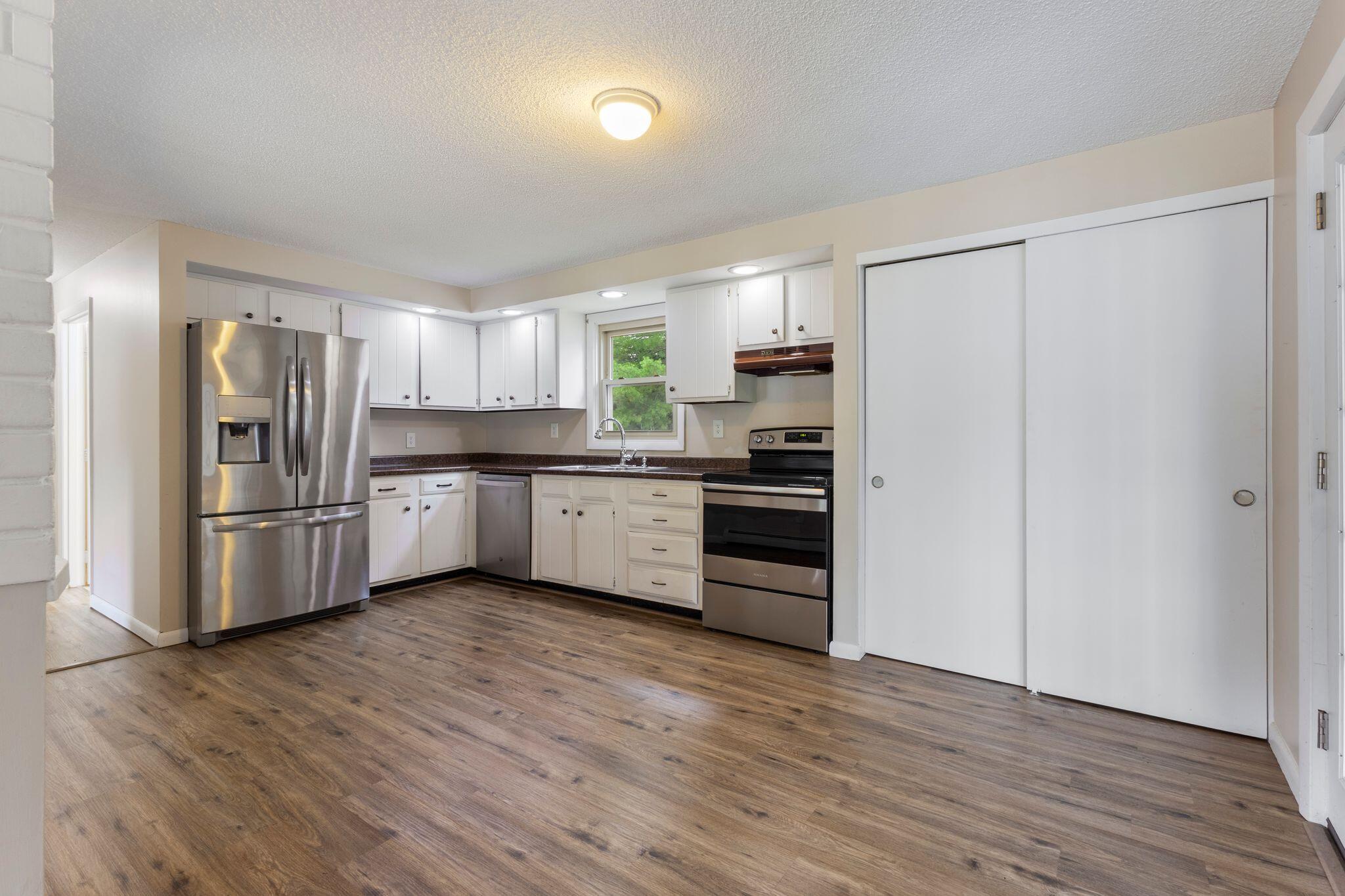 8 Elaine Drive Property Photo 5