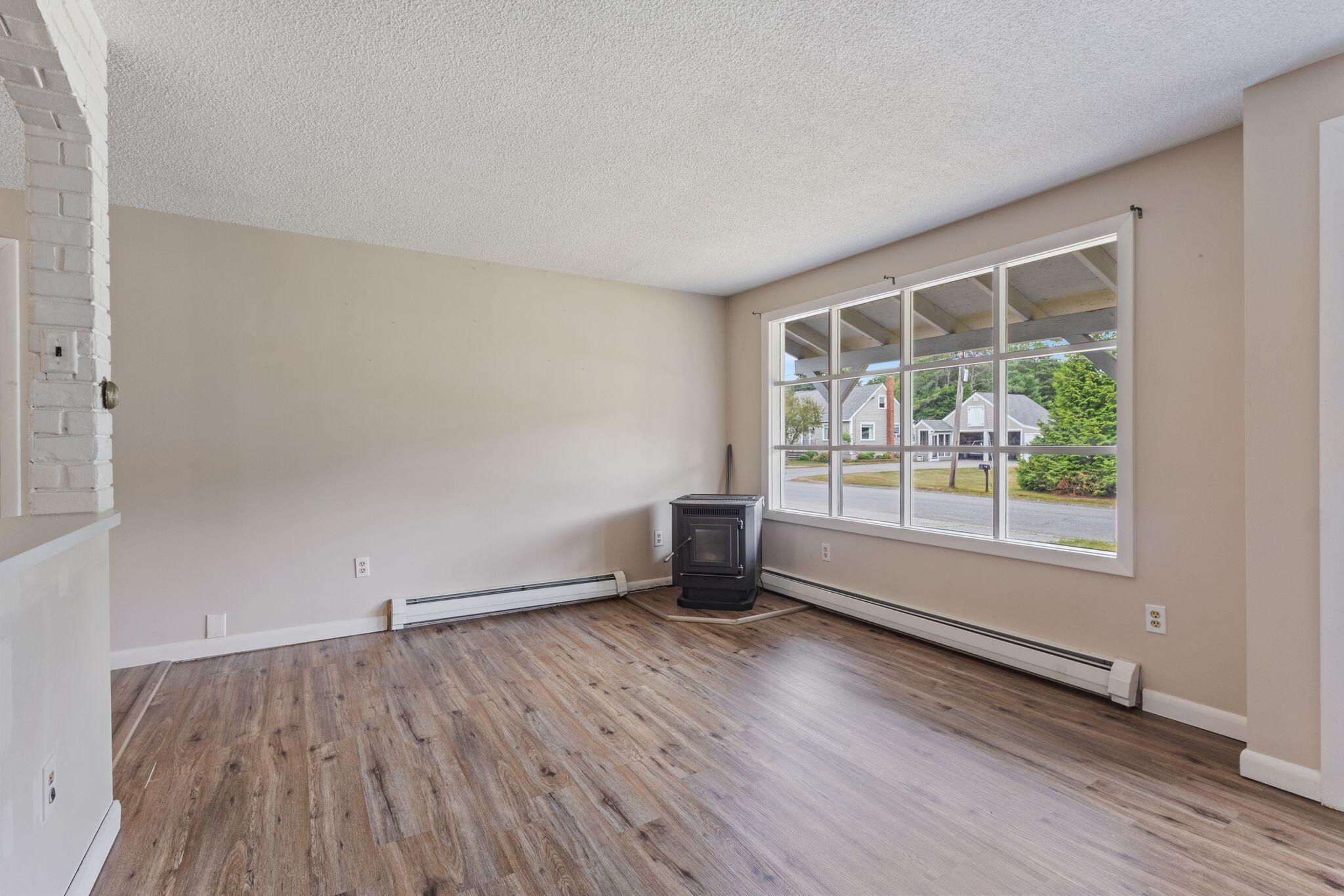 8 Elaine Drive Property Photo 9