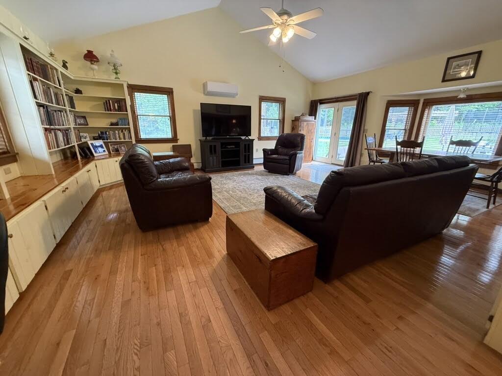 10 Penny Lane Property Photo 20