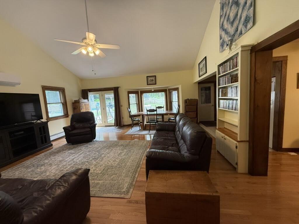 10 Penny Lane Property Photo 28