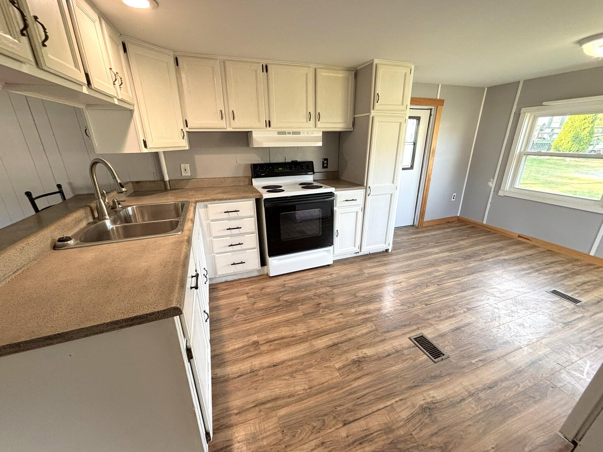 22 Elwood Drive Property Photo 8