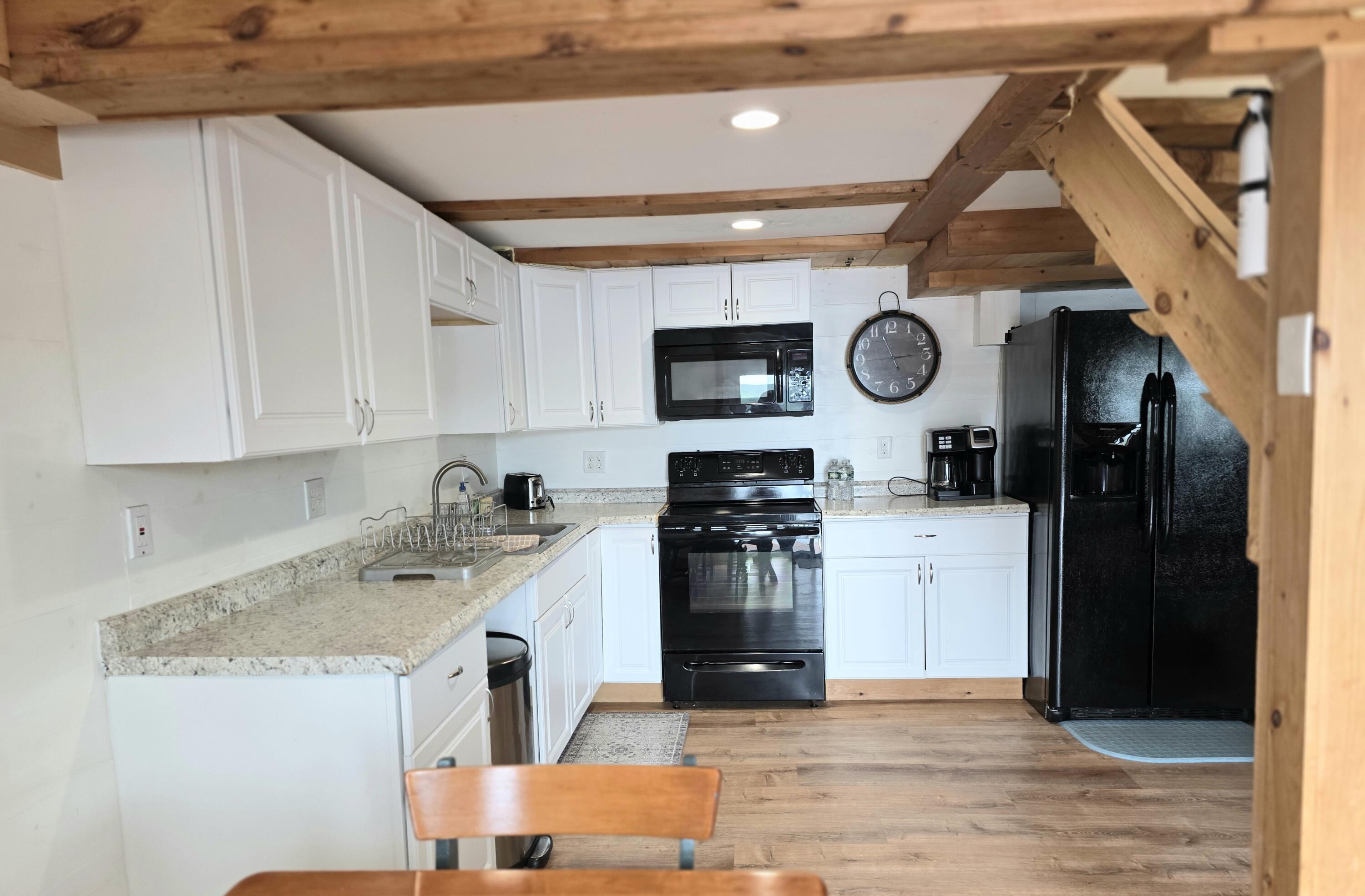 10 Camp Road Property Photo 15