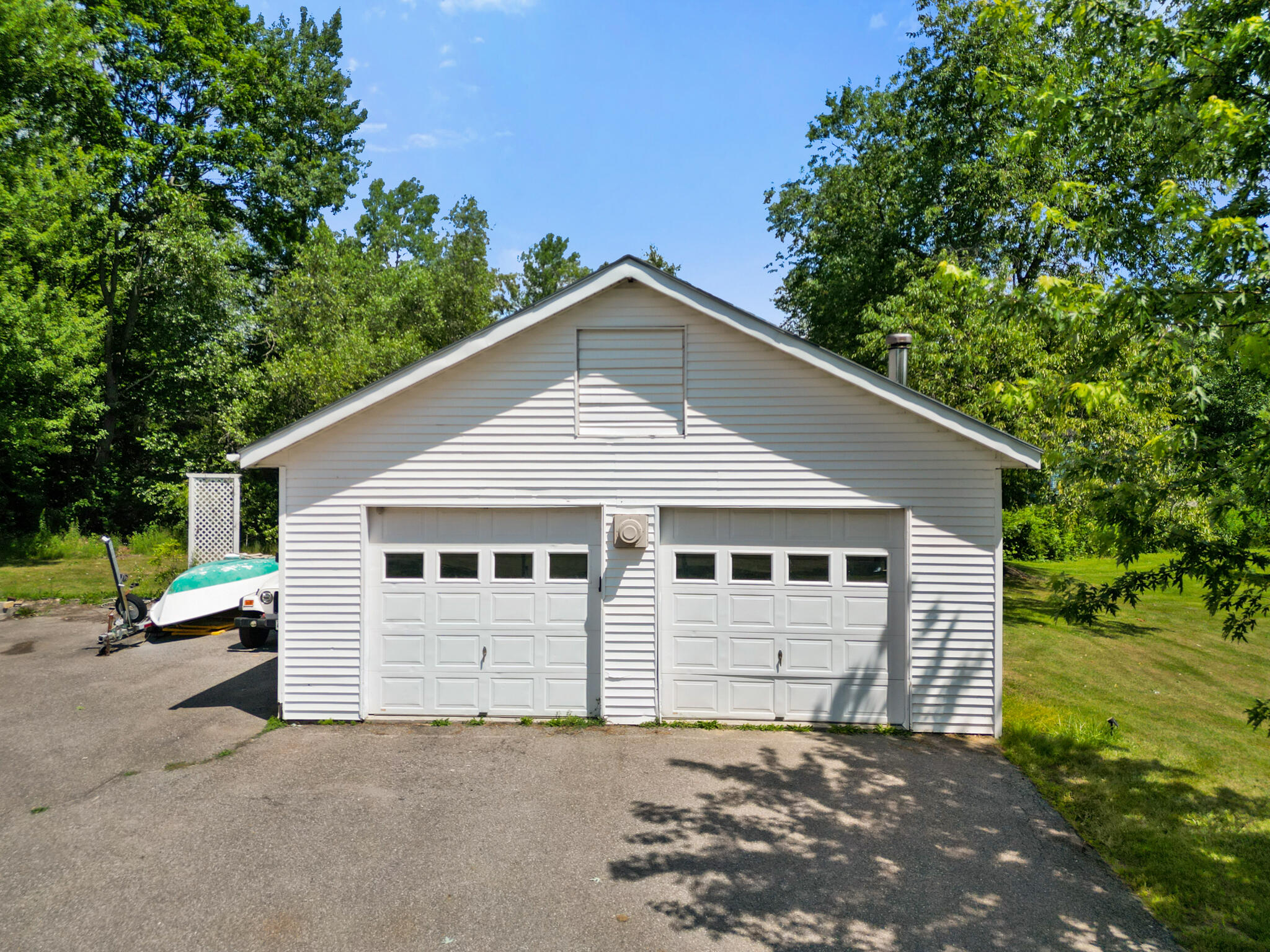 352 Madawaska Avenue Property Photo 4