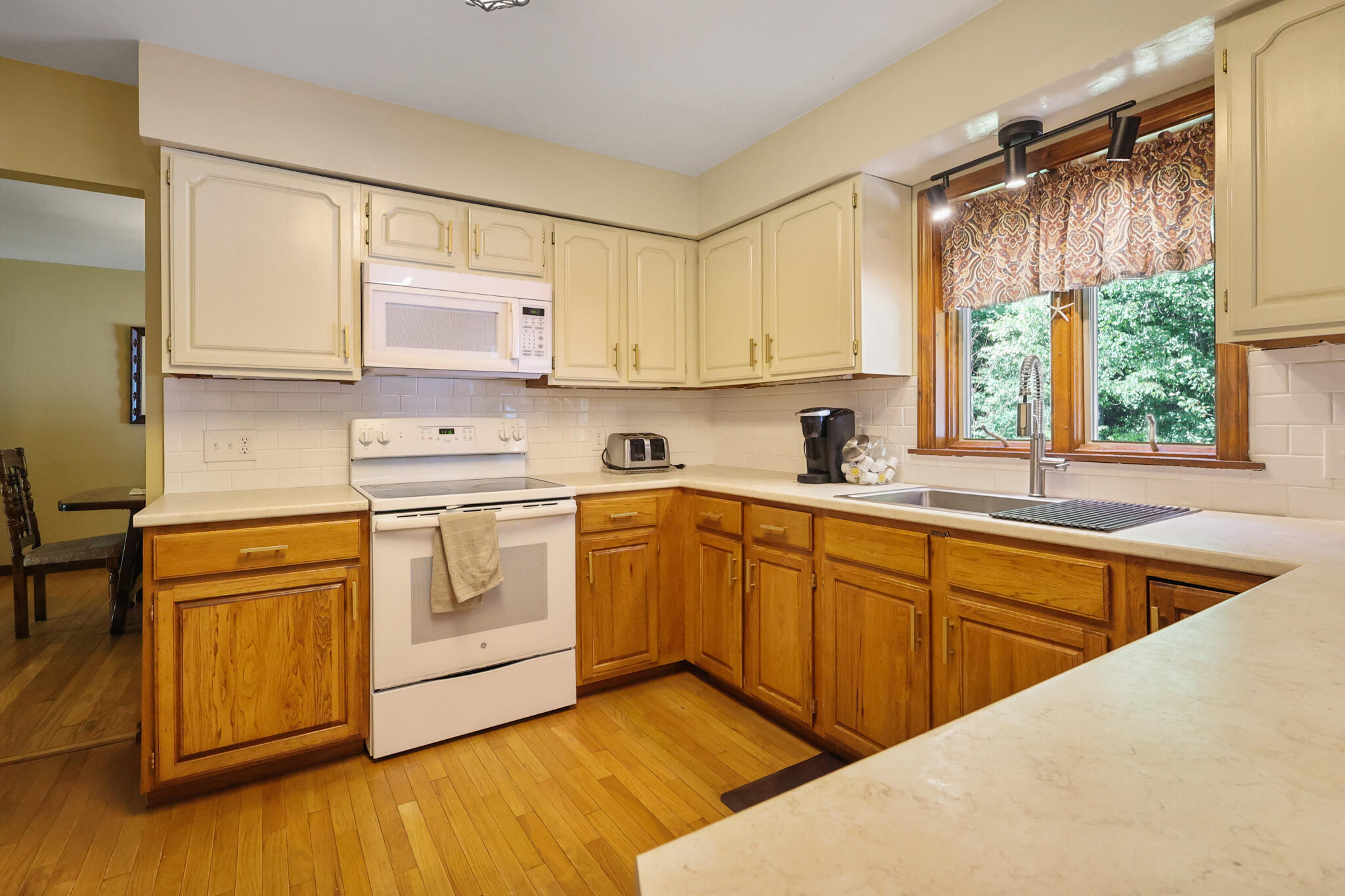 352 Madawaska Avenue Property Photo 16