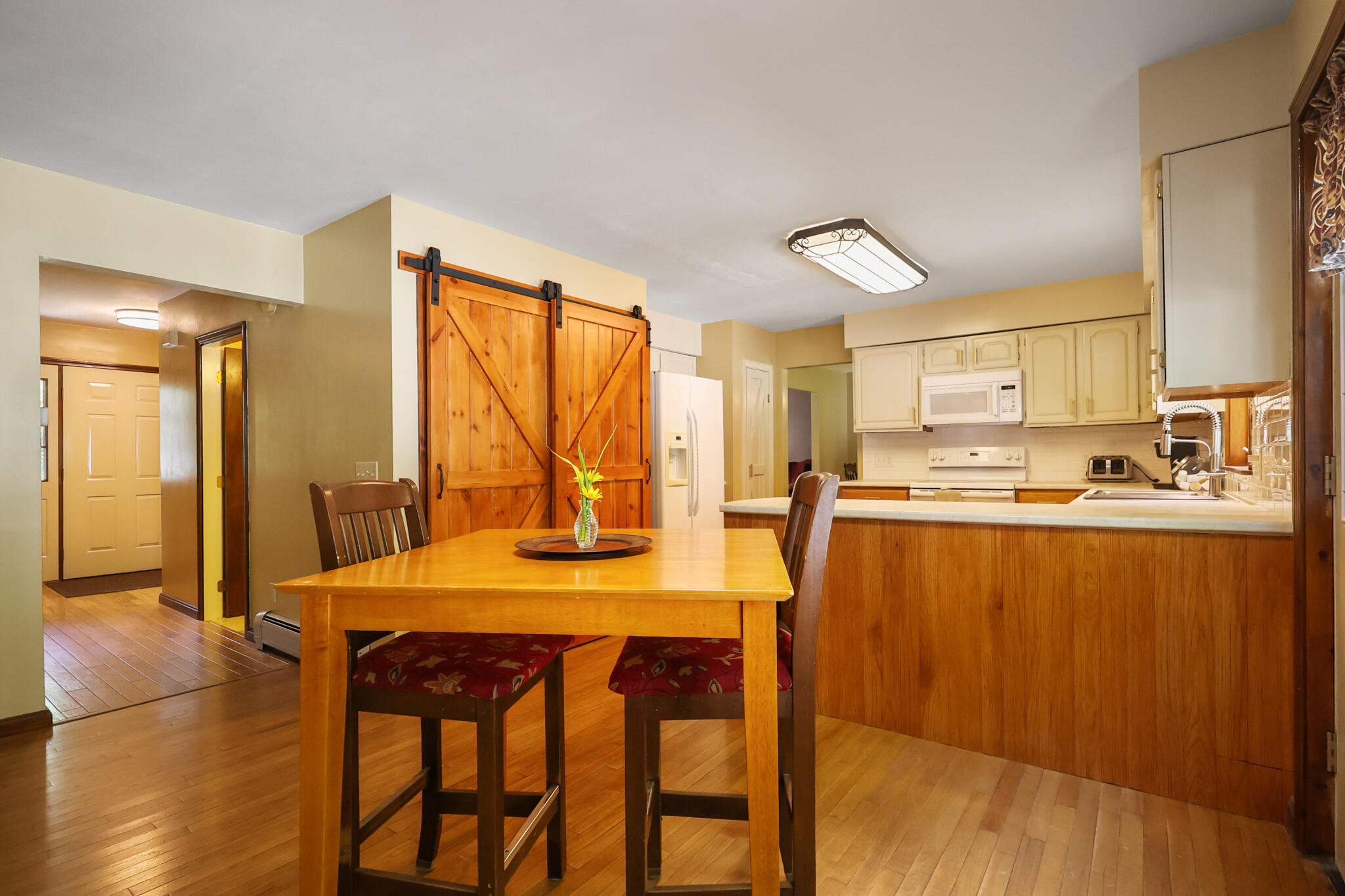 352 Madawaska Avenue Property Photo 17