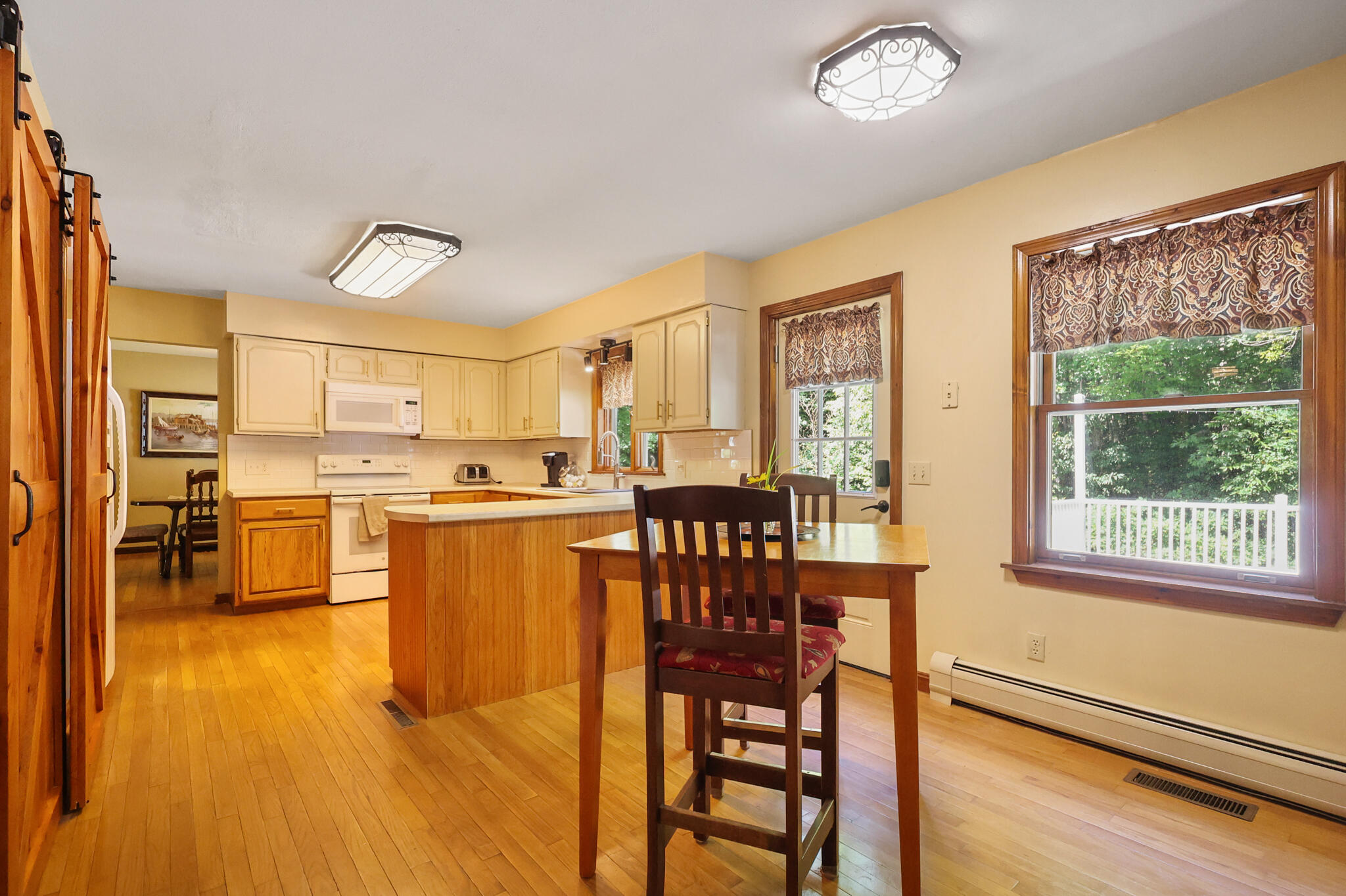 352 Madawaska Avenue Property Photo 18