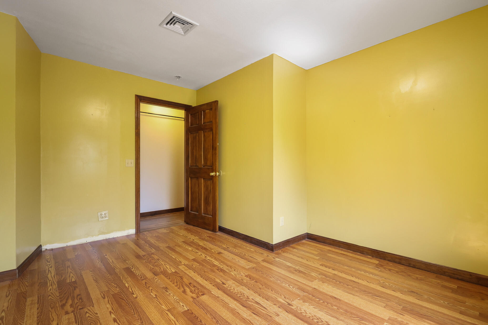 352 Madawaska Avenue Property Photo 36