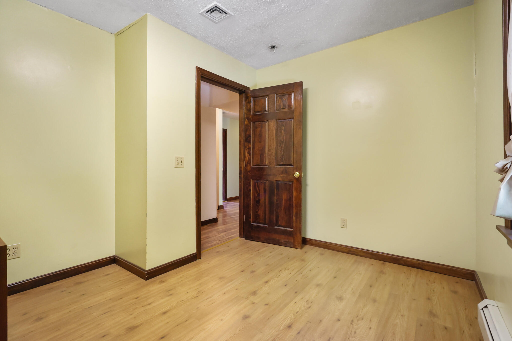 352 Madawaska Avenue Property Photo 38