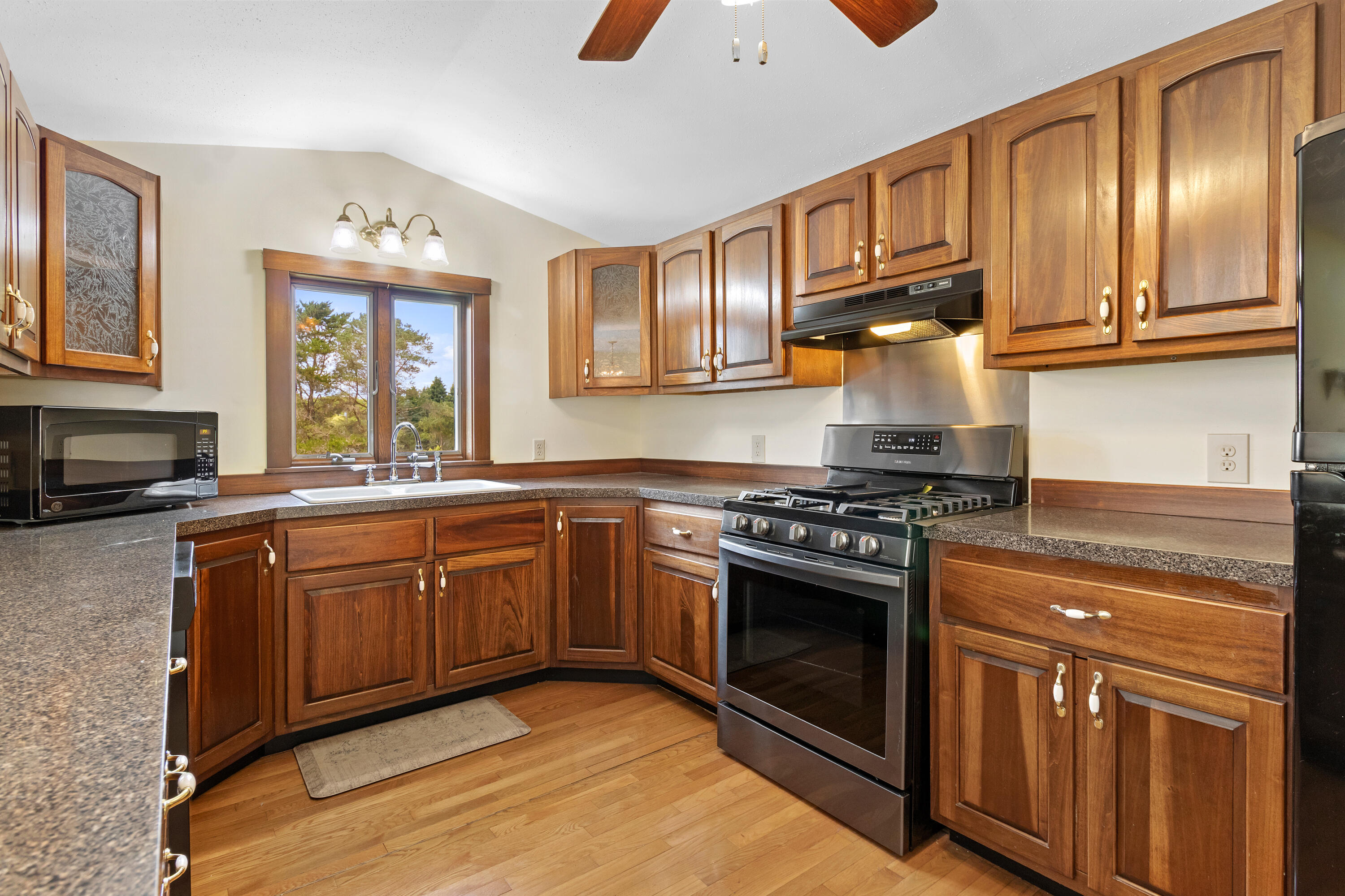 33 Sunset Street Property Photo 21