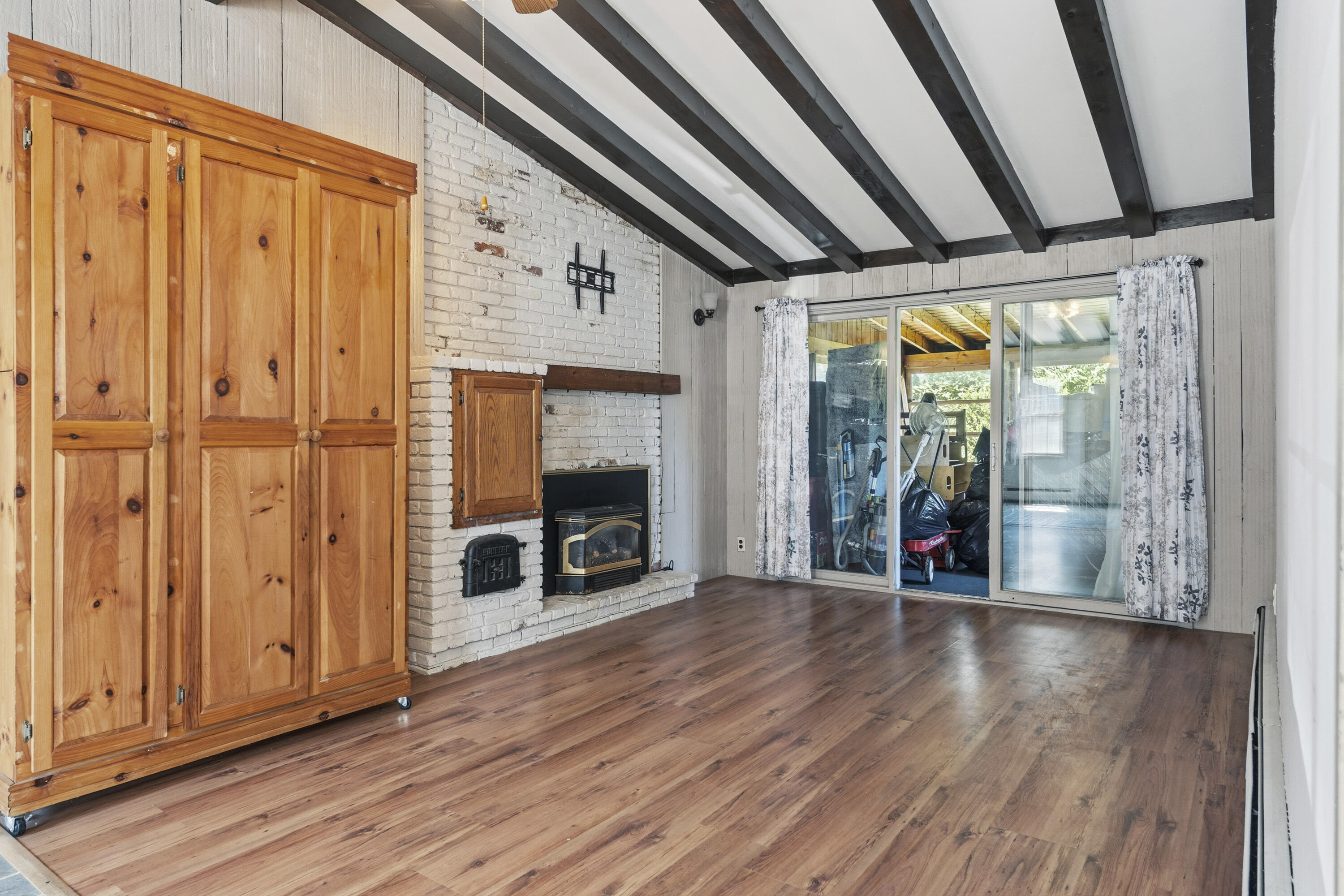 5 Pine Street Property Photo 9
