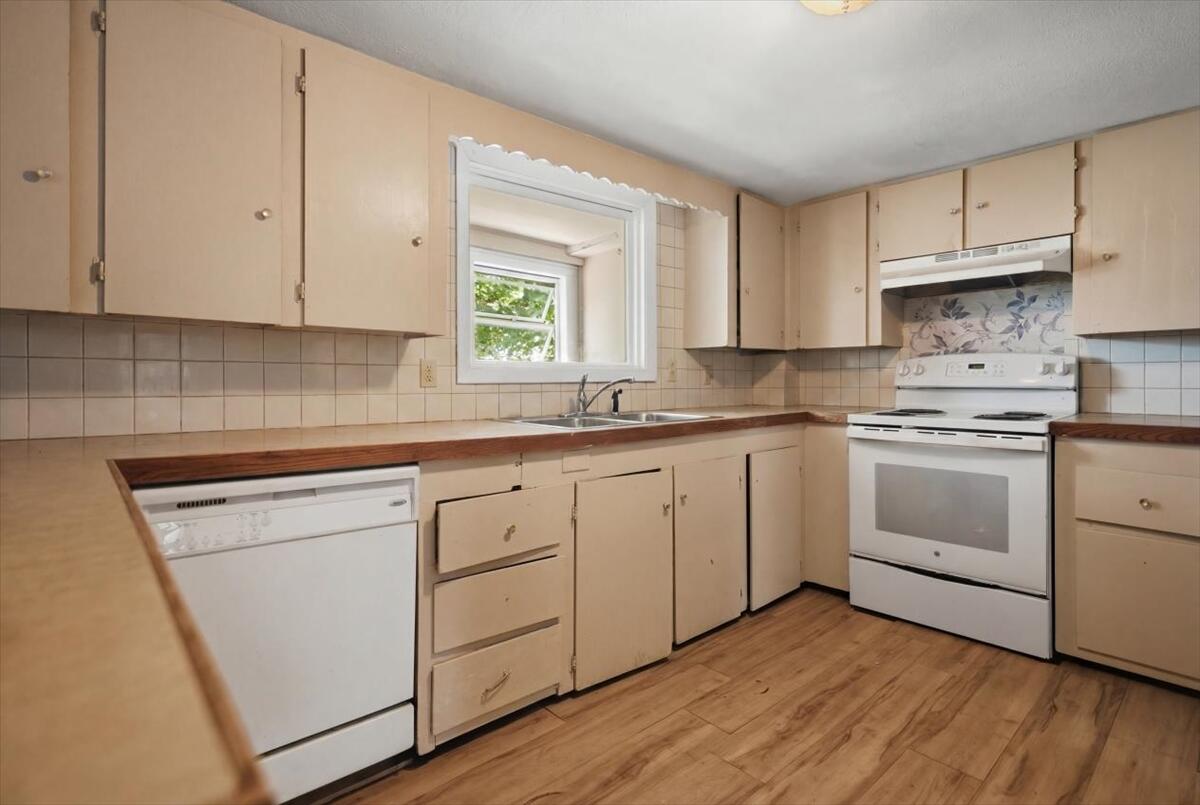 16 Hartley Street Property Photo 37