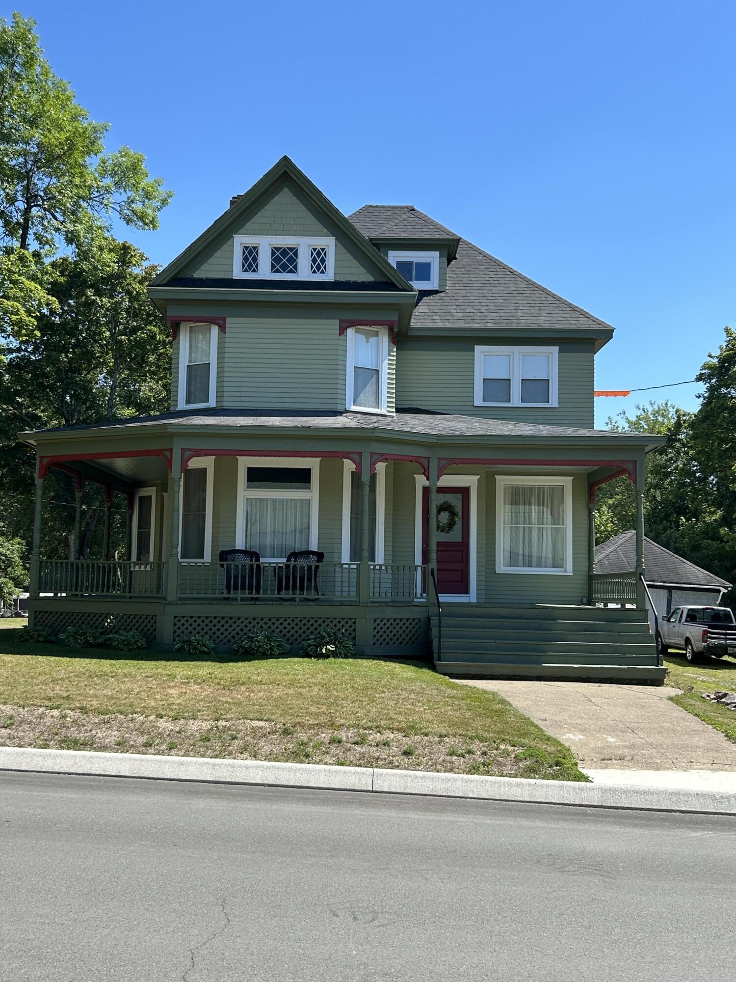 51 Broadway Street Property Photo 3