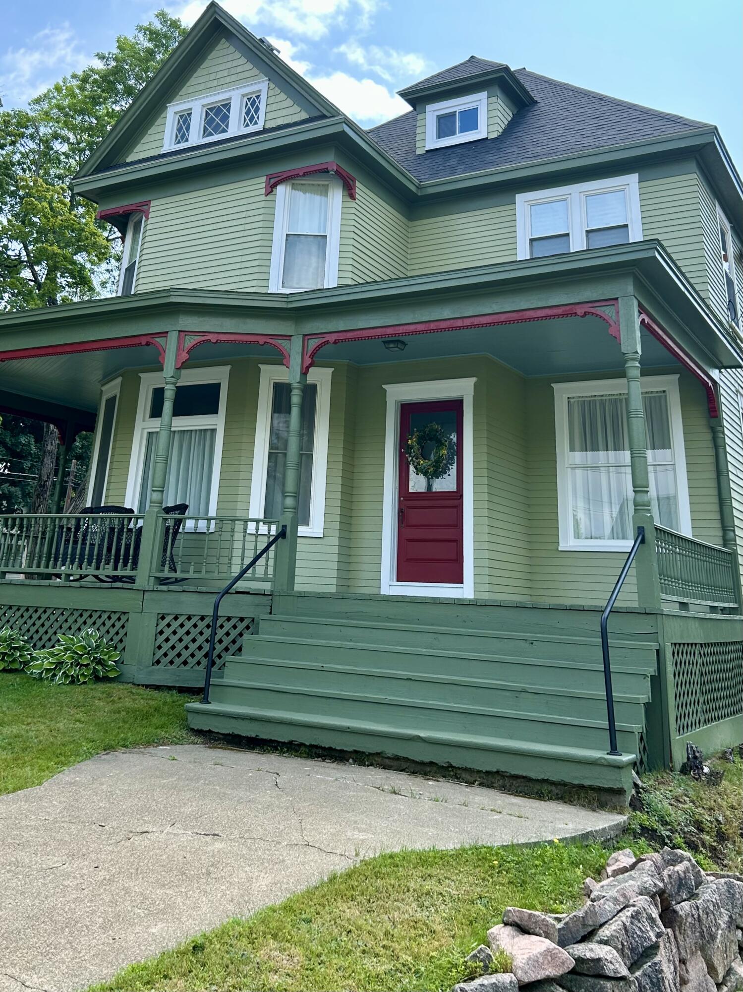 51 Broadway Street Property Photo 5